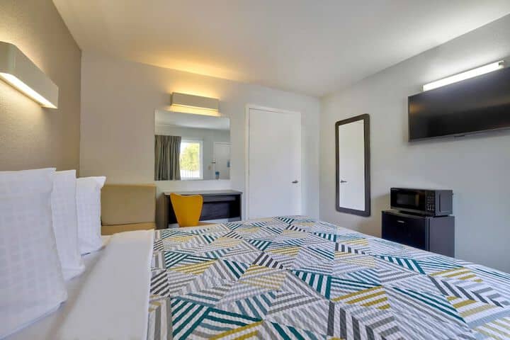 Room 11 of 27