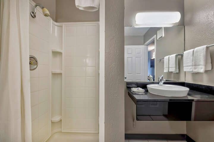 Room 16 of 27