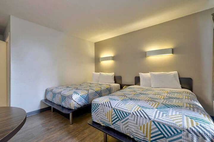 Room 4 of 27