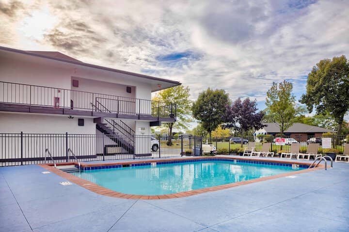 Pool 18 of 27